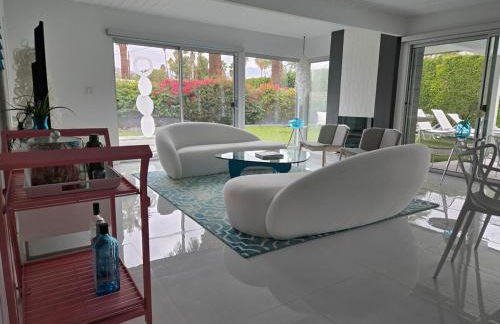 As seen on HGTV Desert Flippers The Pink Door - Foto 23