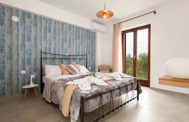 Villa in Arkadi With Pool Near the Sea - Photo 3