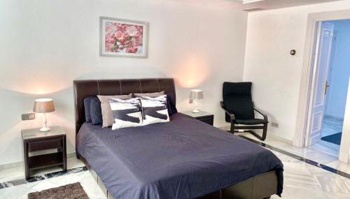 Puerto Banus Beachfront .Gray d´Albion . Amazing location - Photo 2