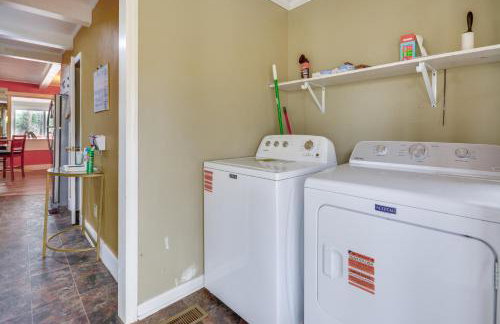 Tranquil Lakefront Home with Sunroom in Burlington - Foto 26