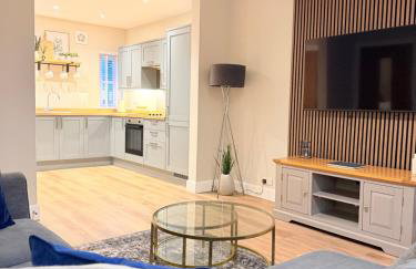 Bright and spacious 2 bedroom flat - Photo 2