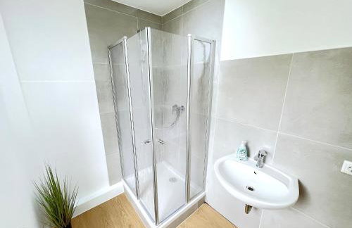 I Apartment 14 Personen - Monteurzimmer - Ferienwohnung, Großköllnbach I - Foto 16