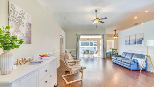 Relax Poolside Spring Hill Family Home with Yard! - Foto 5