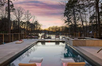 Livin' Large Lake Norman Estate w/ Pool, Dock, Game Room & Scenic Views - Foto 4