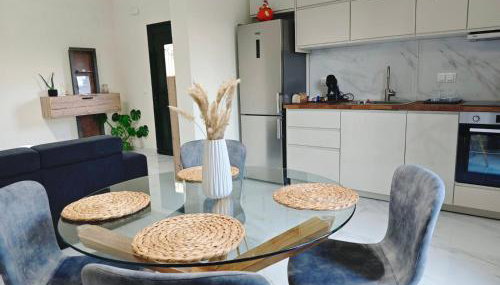 Captain's Apt - Photo 3