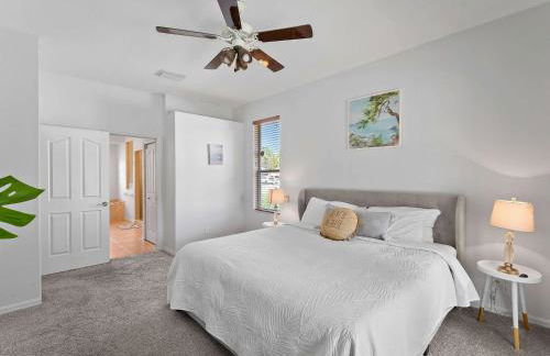 Tranquil & Spacious Family Retreat Swimming Pool - Foto 19