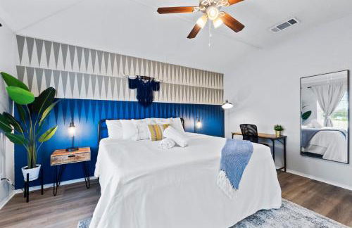 Cowboy Pool - Large Patio - King Bed - Firepit Table - Pet Friendly - Photo 2