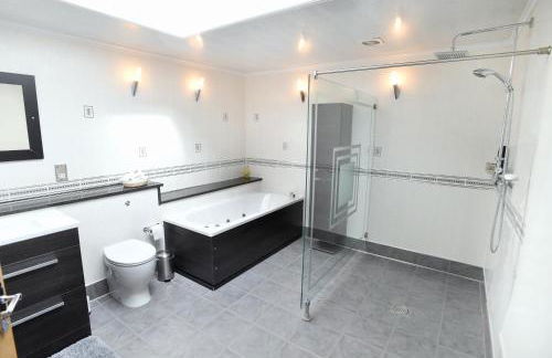 Luxury property - Swimming Pool, Outdoor Kitchen, Games Room & Hot Tub - Foto 15