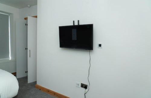 4 Bed Failsworth Home - 3 Bathrooms - Free Parking - Ideal For Contractors & Families - FREE 1 HR EARLY CHECK-IN OR 1 HR LATE CHECK-OUT FOR 2 NIGHT STAY BOOKINGS UNTIL THE END OF MAY - Foto 8