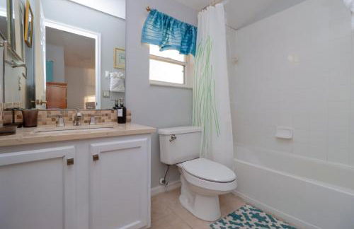 Sunny South Facing Pool with Hot Tub and Lake View Near Disney - Foto 44