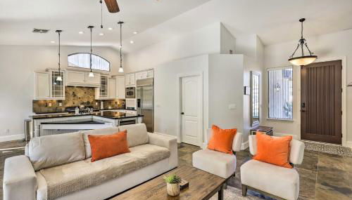 Tee Off, Relax Poolside! Family Home in Scottsdale - Foto 5