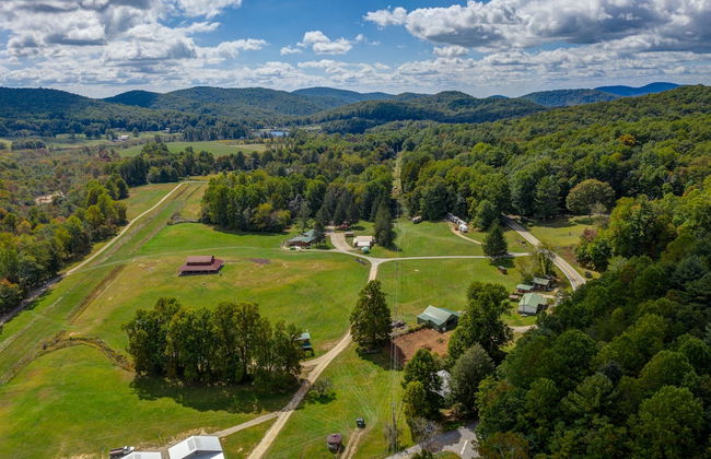 Moonshiner's Cabin Minutes From Two Wheels! - Foto 39