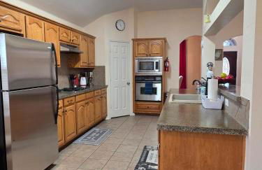 Lovely Lakeside Living - Foto 26