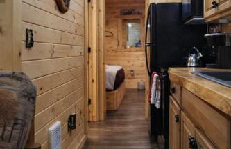 Knotty Shack- Unique Tiny Log Cabin with Hot Tub - Foto 20