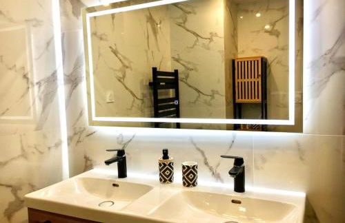 Premium Comfort-2 Suites-Part-Dieu-Parking-Netflix - Photo 10