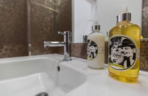 Central Lisbon Flat by Pink St - Photo 46