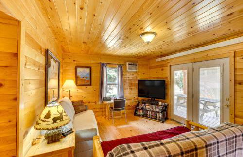 Deadwood Wolf Cabin with Fire Pit and Grill - Foto 2