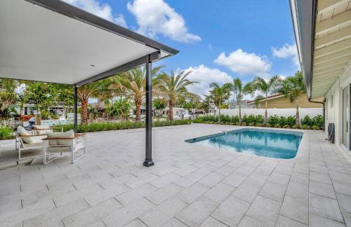 Waterfront Oasis w/ Enclosed Pool! - Foto 1