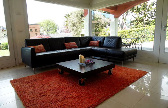 Fabulous Villa in Barasso near Lake - Photo 8