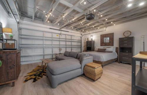 Ultimate Man Cave Garage studio minutes to Whatever YOU do - Foto 19