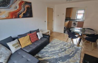 Birmingham City Centre Cosy 2 Double Bedroom Apartment Free Parking Workspace and close to O2 Arena - Photo 4