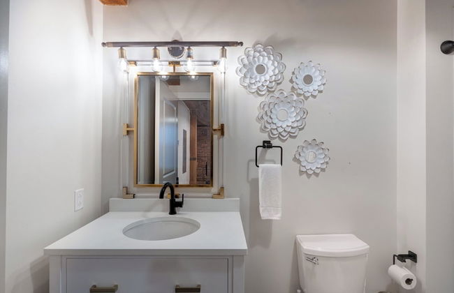 Contemporary Nashville at The 1865 - Photo 11