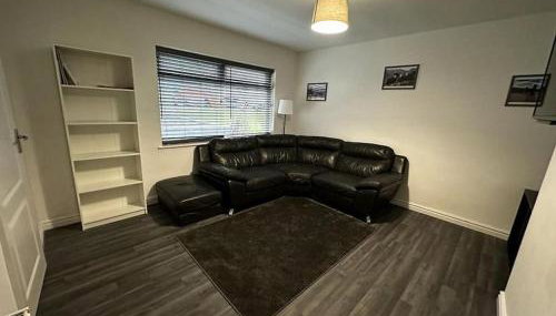 Large 3 bed property - Photo 2
