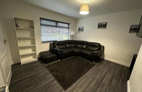 Large 3 bed property - Photo 2