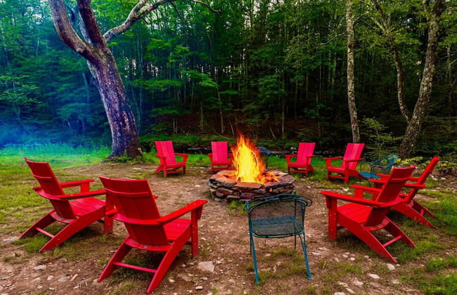 Family Fun Oasis Hot Tub Steam Room Pool Stream Firepit Games - Foto 3