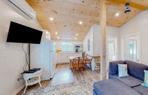 Shorebreeze Inn - Photo 5