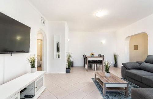 Host Wise - Lively Charming Apartment w Pool - Foto 27