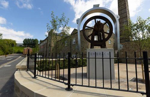 Grade II Mill Townhouse in Leeds with Free Parking which Sleeps 6 - Photo 8