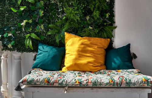 Palm View House - Photo 2