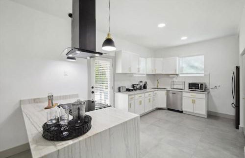 Tropical Oasis - Pool + Beach Volleyball + Firepit - Foto 7