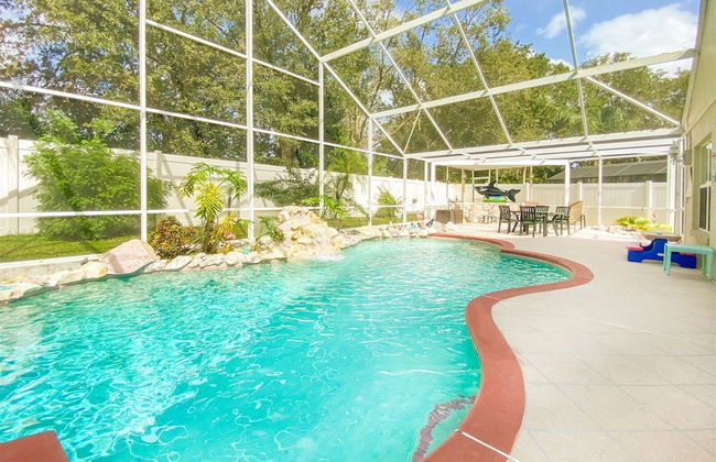 3 Bedroom Home With Private Screened Pool With Rock Waterfall Feature and Gameroom by Florida Dream Homes - Foto 49