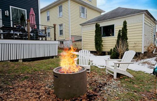 Luxe Coastal Retreat with Hot Tub & Spring Fires - Foto 36