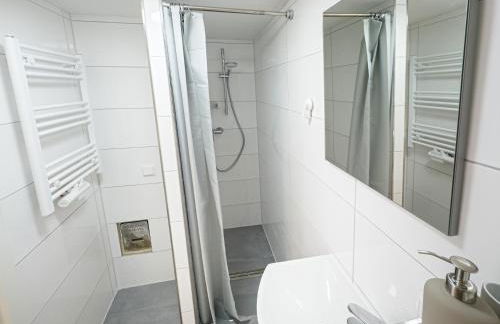 ImmoStay G#1 Ferienhaus - Parken & WiFi, 2 Balkone und 2 Bäder,4K - Foto 34