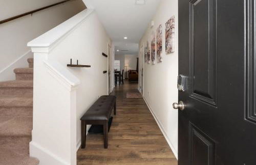 New 3BR Raceday Retreat - Steps from Speedway - Foto 30