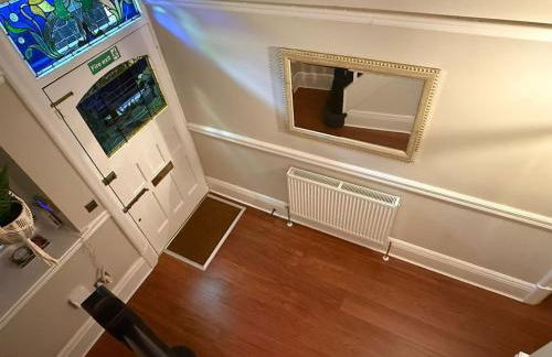 Large Luxury 4 bedroom home with parking - Foto 23