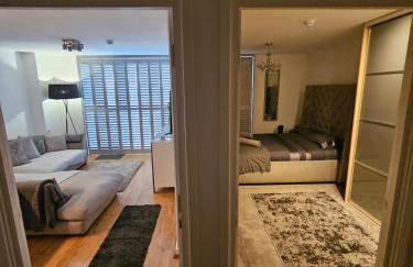 Executive E15 Apartment - Skyline Terrace & Free Private Parking - 5-min Walk to Abba Arena - Foto 28