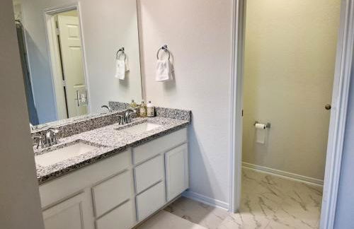 Spacious 3BR with Loft and Patio - Foto 21