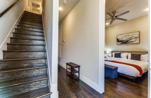 Cozy 3BR Luxury Townhome Near Uptown Skyline WFH Friendly - Foto 14