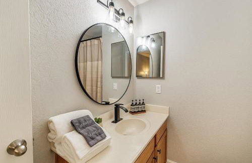 Disney-Area 3BR Townhome | Sleeps 9 | Pool + Gym - Foto 32