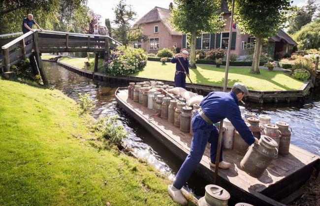 Group Home in Giethoorn With Waterside Terrace - Photo 24