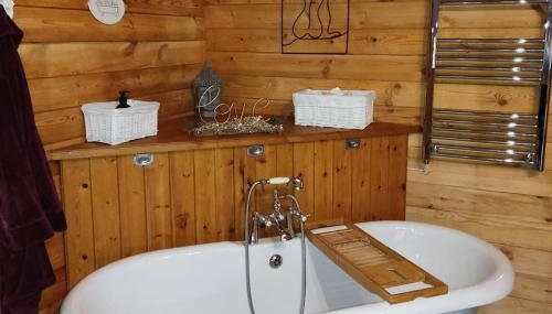 Forest Cabin Retreat - Sleeps 2 - Wifi & Garden - Foto 1
