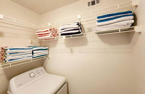 Newly remodeled 5BR 3BA w/pool 16 ppl - Photo 43