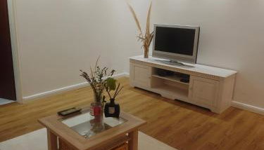 Ruhige FeWo Soutterainwohnung im Grünen - Foto 3