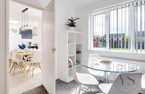 Modern 3BR Home in 9 Anson Rd Near Sandwell Hospital with Garden and Free Parking - Foto 3