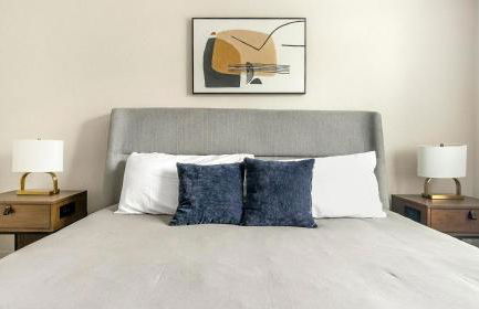 Landing Stylish 1BD Pool Clubhouse - Photo 23