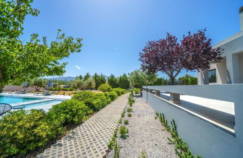 Nostra Terra Villa, 2-acre Secluded Nature Escape with Heated Pool, By ThinkVilla - Foto 19